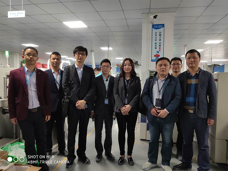 樂(lè)成置業(yè)與塞伯羅斯合影 樂(lè)成置業(yè)與塞伯羅斯合影